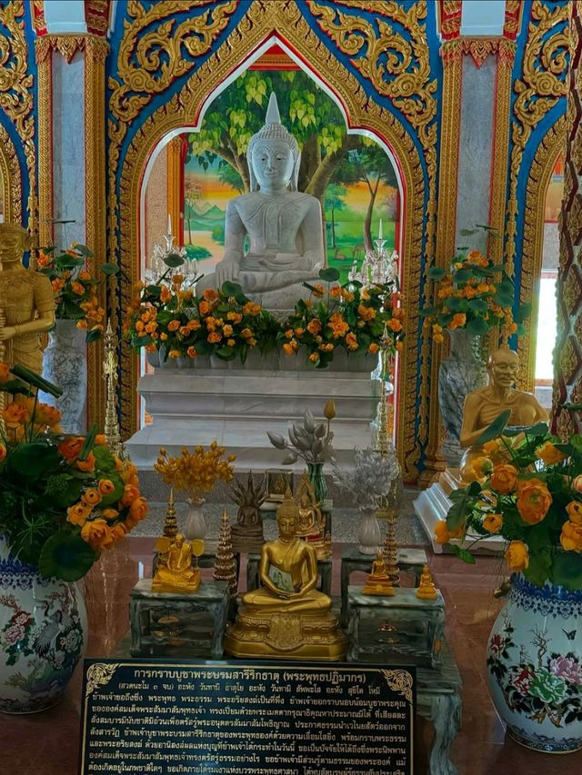 Temple Hopping in Phuket