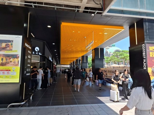 首爾車站一出來就能血拼！來逛【樂天Outlet＋樂天超市】