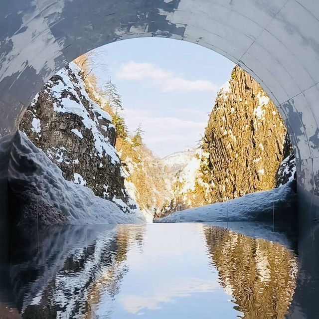 Kiyotsu Gorge: Niigata’s Hidden Natural Masterpiece – A Solo Traveler’s Dream Escape"** 🌿🎨  