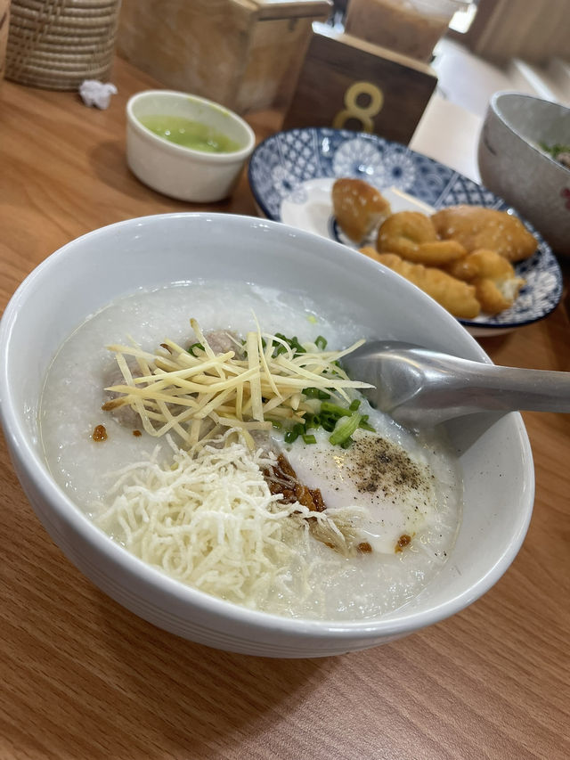 โจ๊กคุณน้อย ร้านโจ๊กแบบมินิมอล 🍚🌾
