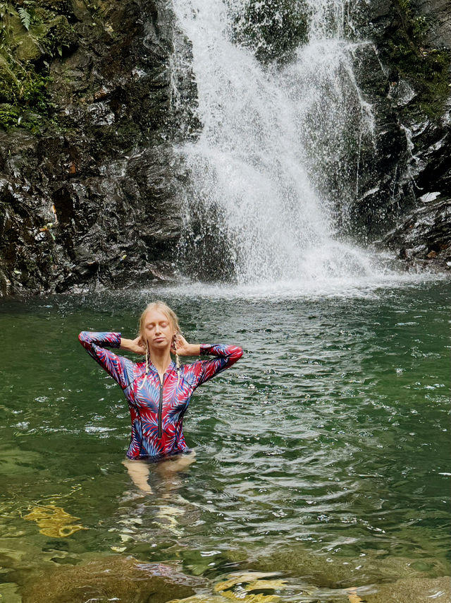 Hiking in Bạch Mã — Waterfalls, Jungle & Quiet Moments ⛰️🌧️