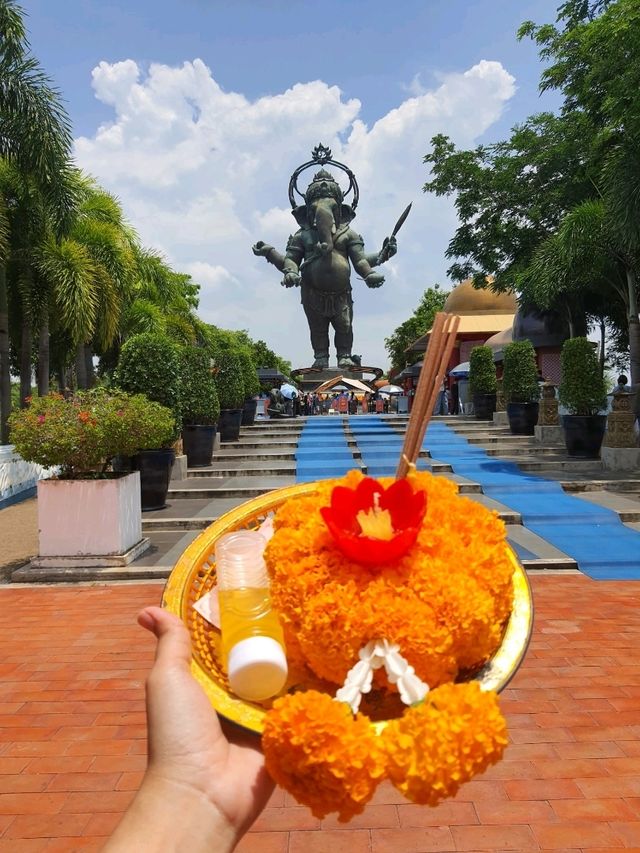 เพื่อน ๆ เคยไปไหว้ พระพิฆเนศองค์ยืนกันบ้างไหมคะ?