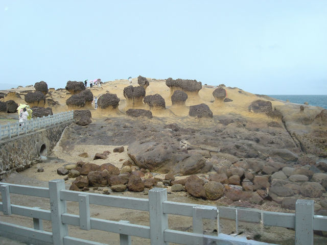 🌊 Wonders by the Water: A Stroll Through Yehliu Geopark