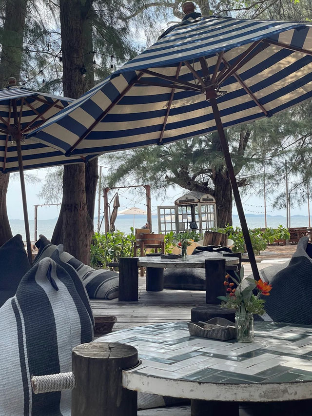 Cave Beach Club คาเฟ่สวยริมหาดจองเทียน ชลบุรี