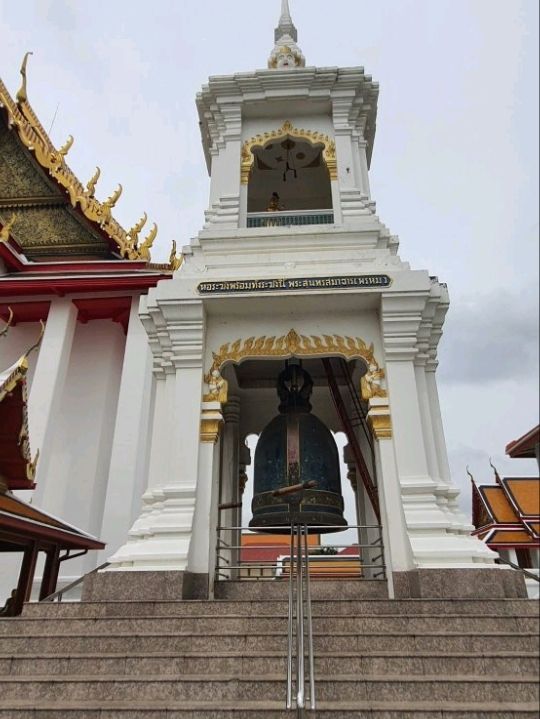 ไหว้พระ ขอพร ณ วัดกัลยาณมิตร วรมหาวิหาร
