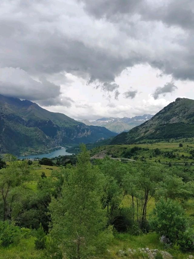 Lake Views at Embalse de Lanuza