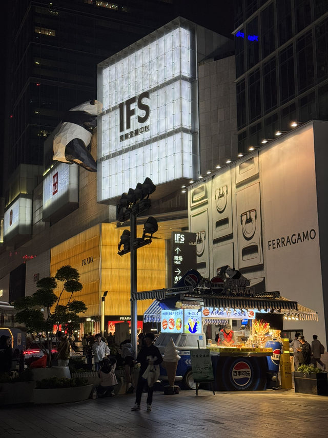 ย่านช้อปปิ้งกลางเมืองเฉิงตู ตึกแพนด้า IFS ! 