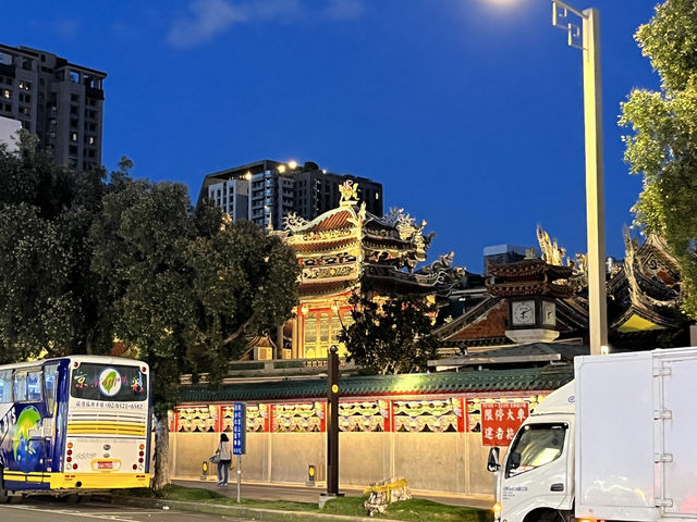 🛕 Calm Amid Chaos—Lungshan Temple, Taipei’s Spiritual Heart