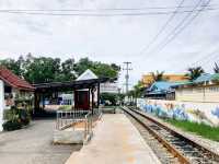 สถานีรถไฟบ้านแหลมนั่งสามล้อชมเมืองท่าฉลอม