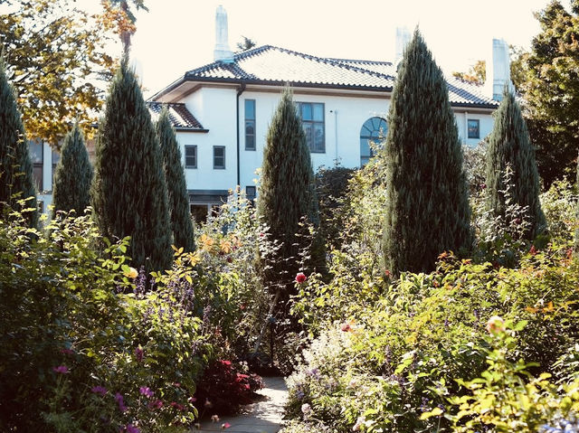 A a beautifully preserved Western-style residence located in Harbor View Park