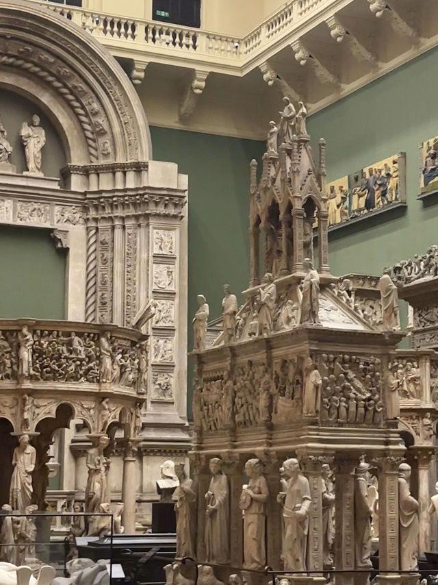 The Ultimate V&A Museum Visit: Art, Gardens & Luxury