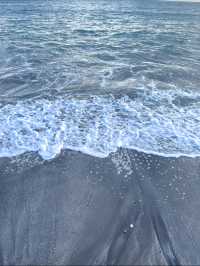 ชายหาดสีดำที่ญี่ปุ่นใกล้เมืองโตเกียว ⛱️
