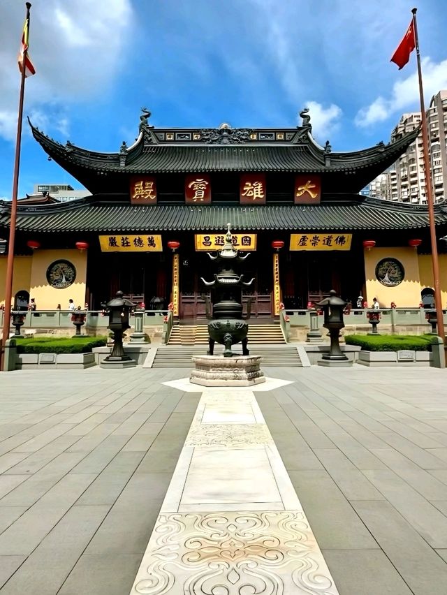 Jade Buddha Temple Shanghai: Light, Lotus, and Lens