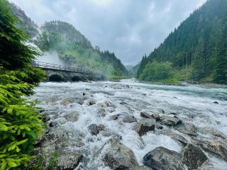Experiencing the Magic of Låtefossen 