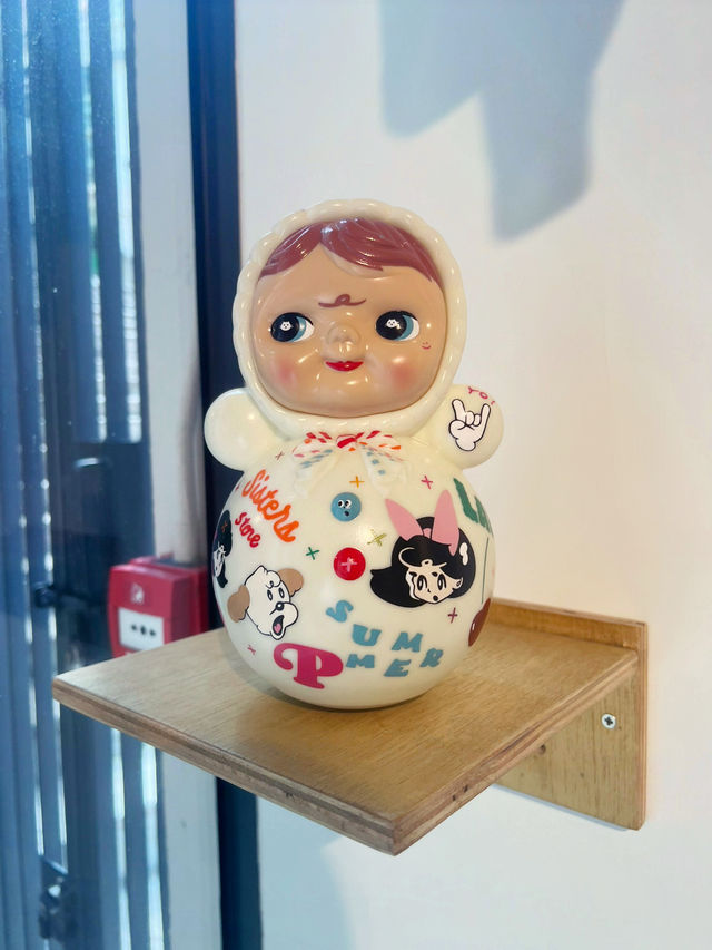 The Future Vintage Store 她的士多" Peep x HER 展覽