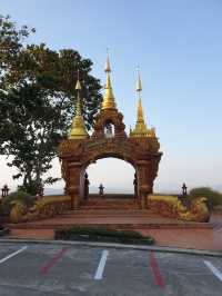 🛕 Phra That Pha Ngao: Chiang Rai’s Sacred Cliff