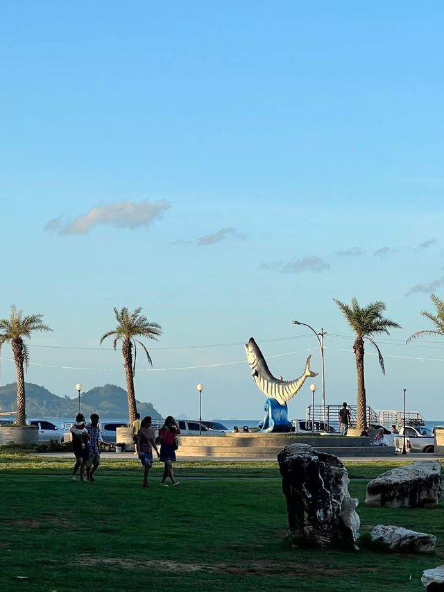 ตลาดนัดริมทะเล ปากน้ำหลังสวน – ชิลล์บรรยากาศทะเล