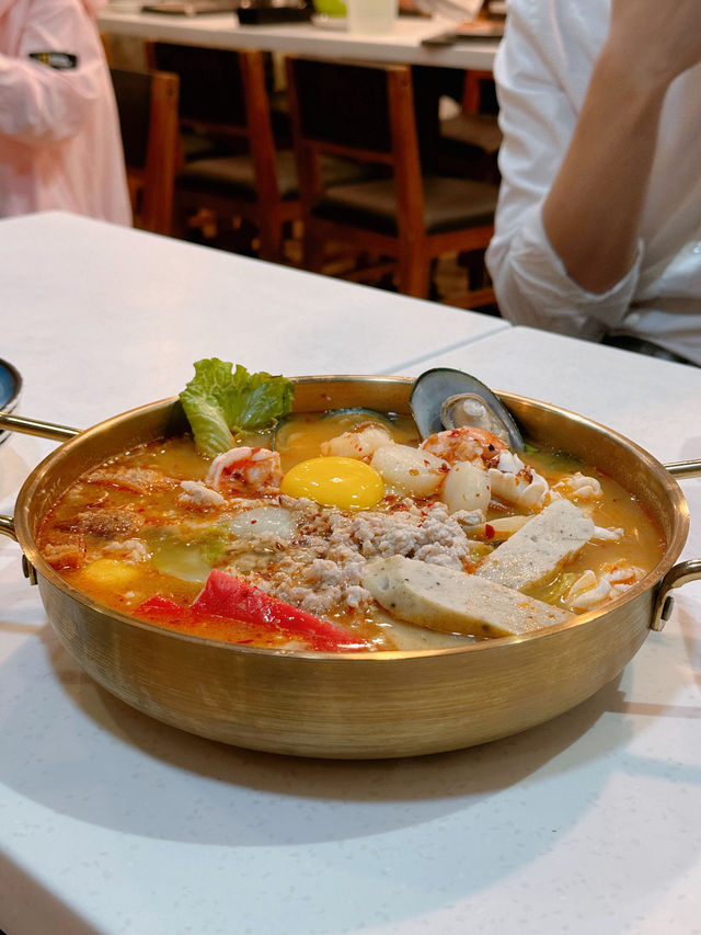 冬蔭海鮮部隊鍋大滿足  