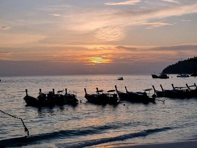 เกาะหลีเป๊ะ 3 วัน 2 คืน — ทะเลใส ดำน้ำ ฟีลชิลๆ