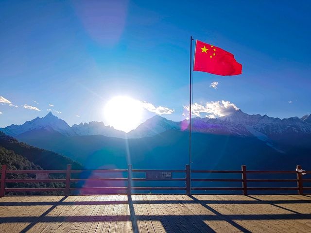 จุดชมวิวภูเขาหิมะเหมยลี่