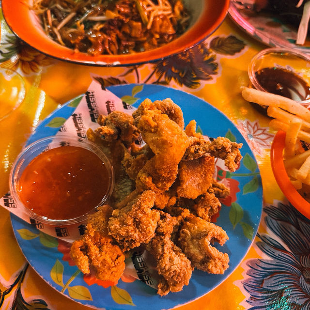 Kiss Kiss Restaurant: ฟิวชันเข้มข้น บรรยากาศสุดปัง