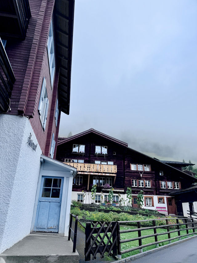 Mürren: Where Bond’s Peak Meets Alpine Charm Mürren: Where Bond’s Peak Meets Alpine Charm