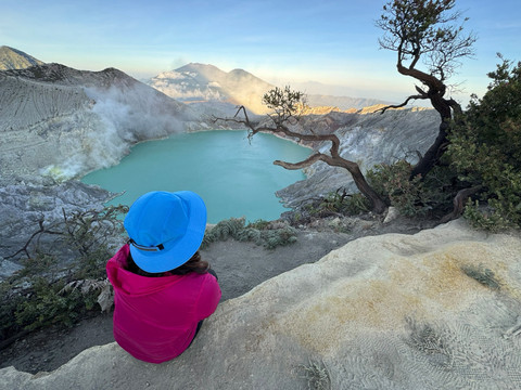 イジェン火口：東ジャワの幻想的な青い炎 | Trip.com Ijen