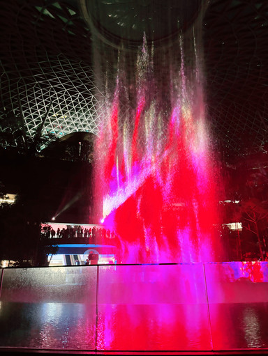 シンガポール・チャンギ空港Jewel夜の音楽滝攻略 | Trip.com シンガポール