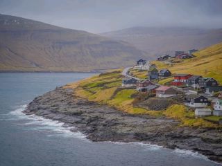 【 Faroe Islands · The Slow Rhythm of Mountains and Sea 】"Falling for this view of Kvívík: Listening to the waterfalls and strolling towards a colorful village at the end of the world."