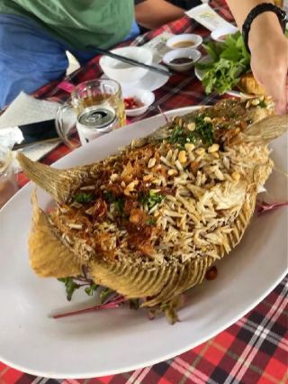 🐟 Crispy Deep-Fried Elephant Ear Fish: A Must-Try Southern Vietnamese Specialty in Saigon!