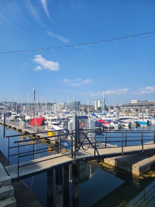 Plymouth is a famous seaside port city in Devon, southwest England, and is known as the "Maritime City of England".