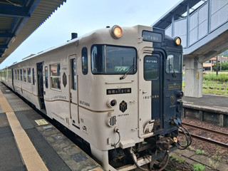 If you are a railway fan, then you must not miss this Kyushu train tour! This time the main route shuttles between Fu City and Hita City, passing through popular hot spring towns such as Yufuin and Amase along the way. Taking the tour train can not only slowly enjoy the idyllic mountain scenery along the route, but also experience the courteous service of the Japanese local specialty train. Perfect for those of you who want to sneak slowly and travel slowly.
đşď¸ Must-see attractions inventory
1ď¸âŁ Yufuin Onsen (Yufu City)
Address: Yufu, Oita, Japan
Opening hours: 09:30 - 18:00 year-round
Yufuin Onsen is the premier popular hot spring area in Kyushu, with charming plateau scenery and a large collection of small fresh cafes and souvenir shops. Walking through the town you can feel the simple and slow life of a Japanese hot spring town. It is recommended to go at dusk, looking far away from Buyue, the mist shrouded, the whole fairy air burst! Donât miss the milky white hot spring bath experience, itâs super healing after a dip!
2ď¸âŁ Amase Onsen
Between Yufuin and Hinata, the view is excellent. The characteristic is that the hot spring pool is right next to the railway, and every time a train passes by, it is filled with smoke and the whole atmosphere is amazing. If you like to take pictures and get likes, you must stop here. Some of the hot springs even offer footbath seating, perfect for short trips but want to relax.
3ď¸âŁ Hita City
Address: Oita Prefecture, Japan
Hita City has a long history and has been a famous town in Kyushu since the Edo period. In addition to the antique Mamoda-cho shopping street, you can also see many century-old shops, wagashi shops and traditional Tibetan architecture. It is most recommended to reserve time to find an authentic canteen to try the Hida grilled eel, crispy eel rice with local beer, the taste is absolutely unforgettable.
đ Excursion Train Tips & Featured Highlights
The biggest advantage of the Kyushu Excursion Train is that it can âslowly travelâ along the line, allowing you to flexibly get off at each station and walk as you please. Japanese specialty sightseeing trains with extra large windows, and themed carriage designs (some even have exclusive commemorative stamps & limited snacks!) Itâs not boring to run all the way, and there are station bento and local specialties for sale. Train staff are generally friendly and will explain the route views or introduce nearby attractions for an in-depth experience of the local culture.
¡ Tip: Advance reservations are recommended during peak seasons and holidays, some feature trains have reserved seats*
đ Kyushu food recommendations
¡ Yubushi must try hot spring egg pudding, matcha dessert
¡ Amase Onsen Foot Soup Dessert Cafe, Onsen Tofu
¡ Must-try Hita Fried Noodles and Grilled Eel Rice in Hita City
đ Transportation guide
¡ From Fukuoka/Oita you can take the JR Special Express "Yufuin no Mori" directly to Yufu City
¡ Special sightseeing train is available for the Yufuin-Tenase-Hida section (it is recommended to check the timetable, some services only run one or two per day)
Summary: Take a special train tour of places in Kyushu, and every stop is a surprise, both to slow down the pace and not be afraid of getting lost, along the way to discover many unexpected beauty and courteous little details. Mark the top of the next trip!
#KyushuRailTour #Yufuin Onsen #Hita City Food #SlowLifeTravel #Japan Travel Choice
