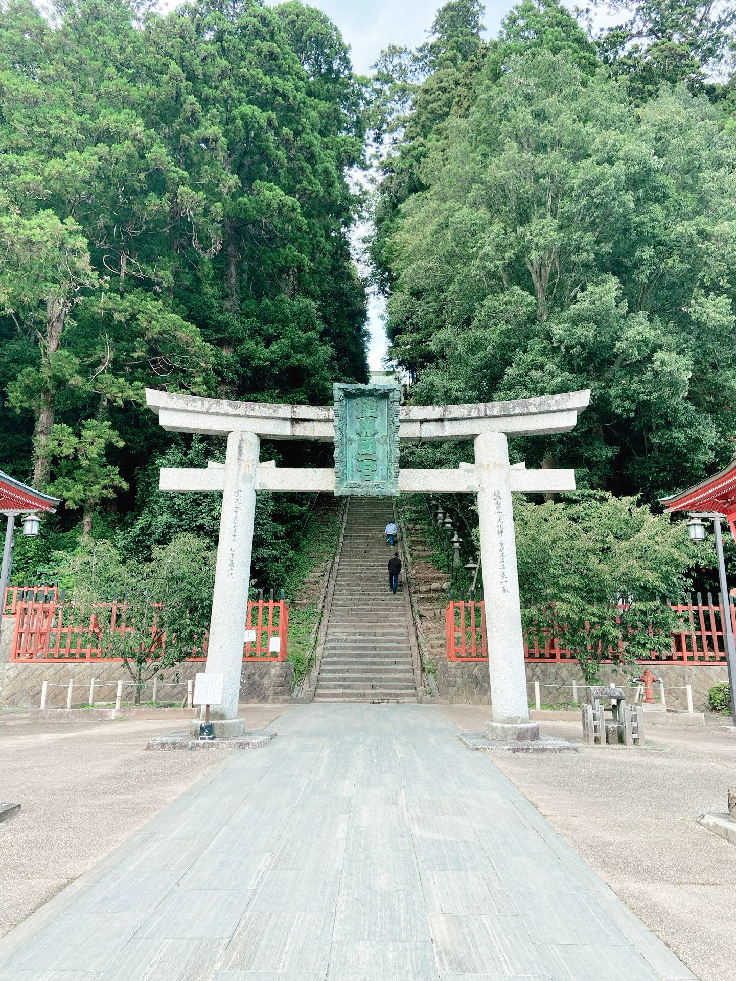 [Miyagi] Shiozaki Shrine, the first shrine in Mutsu Province: Challenge the 202 steps of the Otoko-zaka staircase and delve into the history of the Date family's faith and the land of sea salt.