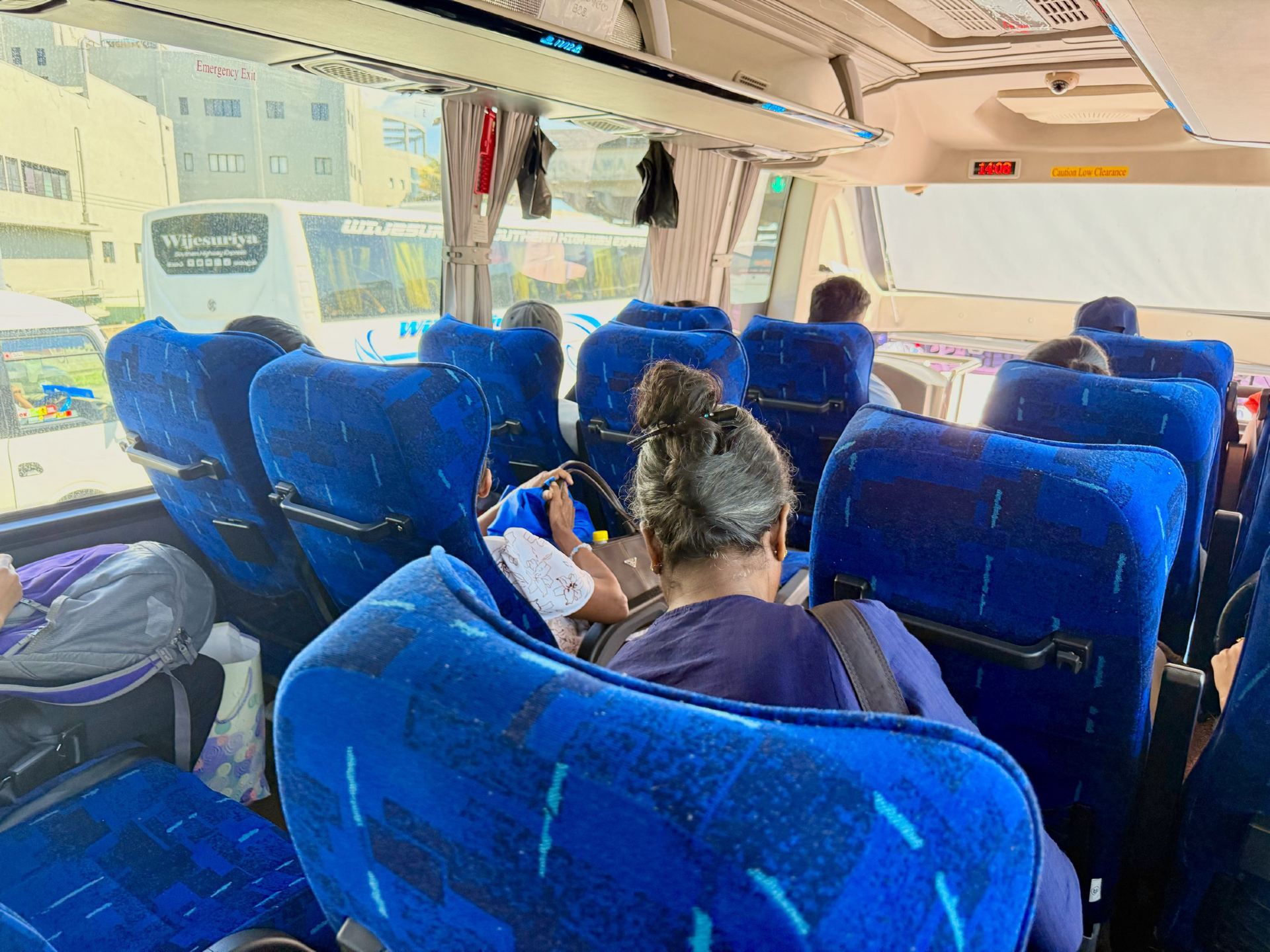 🚌 PLAN IT OR WING IT? THE BUS STATION THAT CAN SAVE YOU HOURS IN SRI LANKA! 🇱🇰
