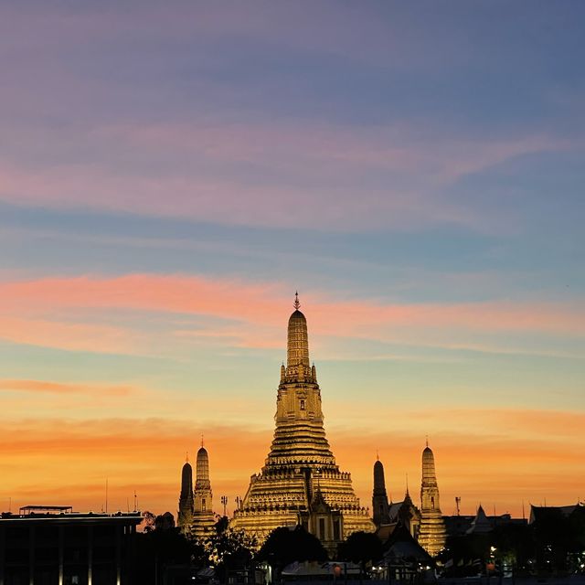 Breathtaking Sunset of Wat Arun