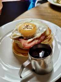 Cherry Red’s Cafe Bar