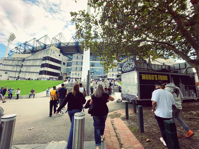 Battle at the ’G: Geelong vs Hawthorn – A Classic Clash!