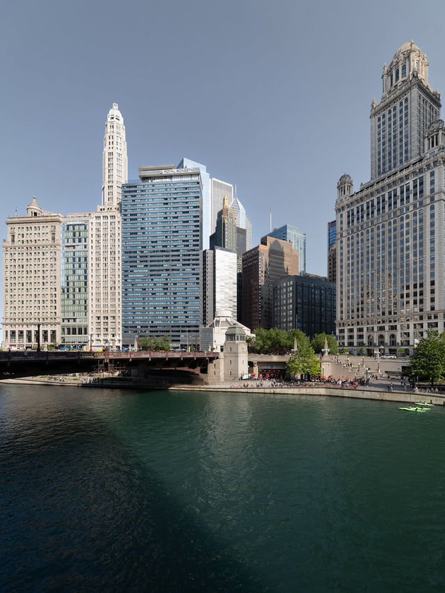 🌊✨ Chicago Riverwalk: A Waterfront Wonderland ✨🌊