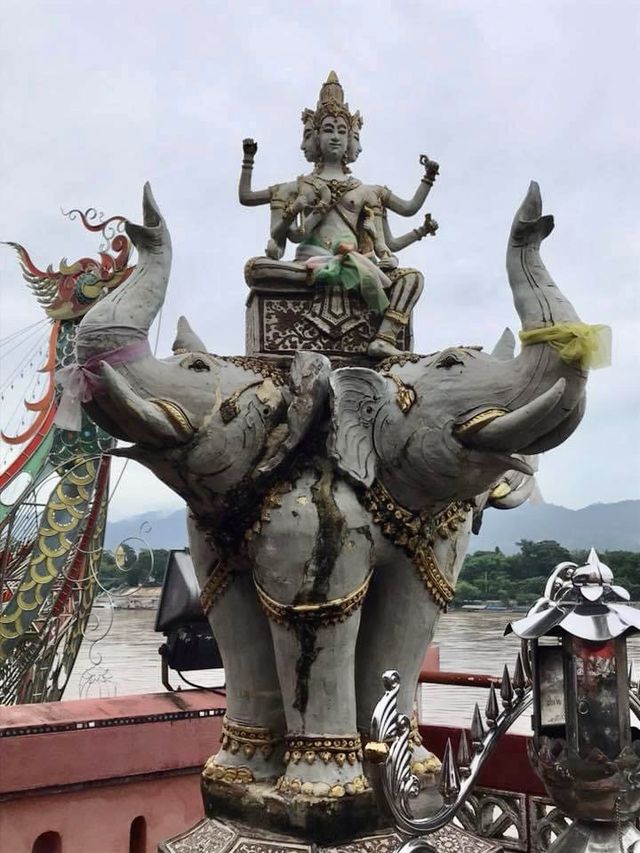 สามเหลี่ยมทองคำ 