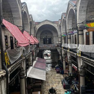 ตลาดแปลกตาในเมืองที่แปลกตา