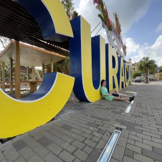 퀴라소 (Curaçao) 。