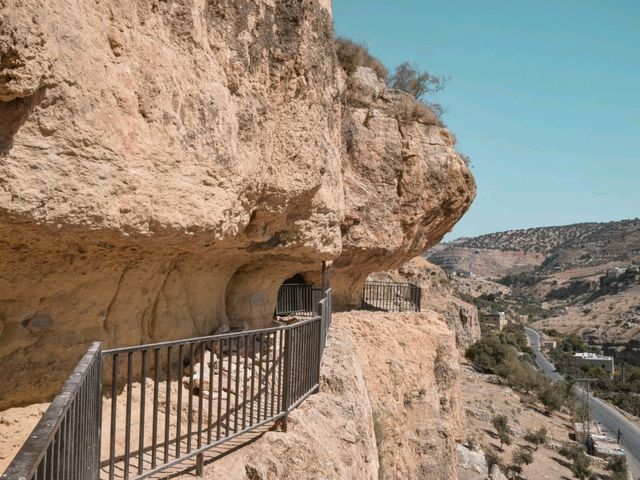 Iraq al-Amir Caves: Rooms Inside a Hill