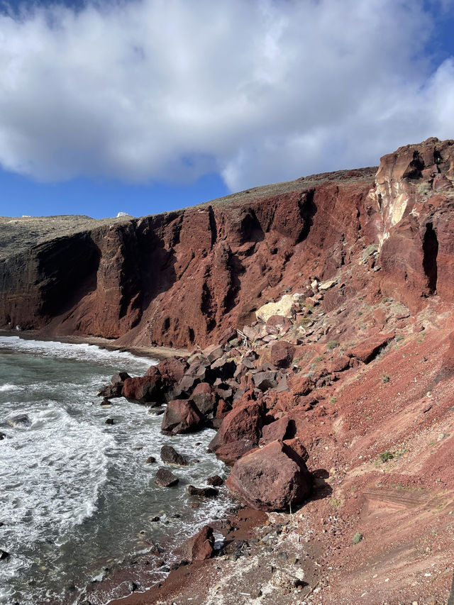 The red beach in Santorini 🇬🇷