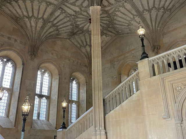 Christ Church College: The Crown Jewel of Oxford! 🏰