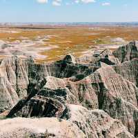 📍 Top Landmarks in Badlands National Park – Nature’s Sculpted Masterpieces 🌾⛰️