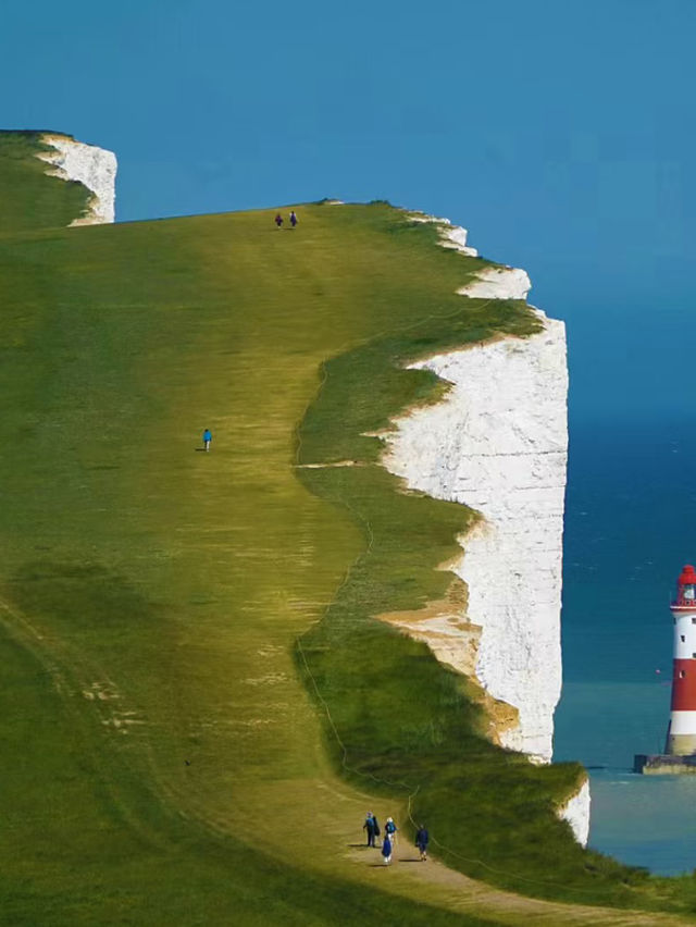 The Majestic White Cliffs: Nature’s Stunning Masterpiece