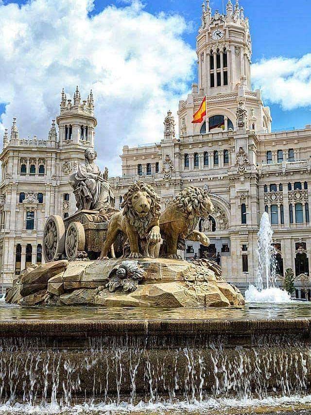 Experience the Vibrant Energy of Madrid! 🇪🇸❤️