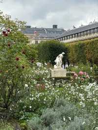 Spooky Striped Shadows: Halloween Tips & Tricks at Palais Royal, Paris 👻