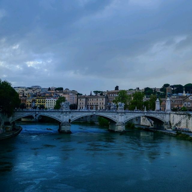 Angels by the Tiber – Rome’s Silent Guardians 😇🌉