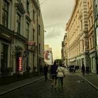 Riga’s Old Town Alleys — Where Time Slows Down 🕰️🌸